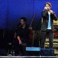Josh Groban performs at the Bank Atlantic Center | Picture 111503